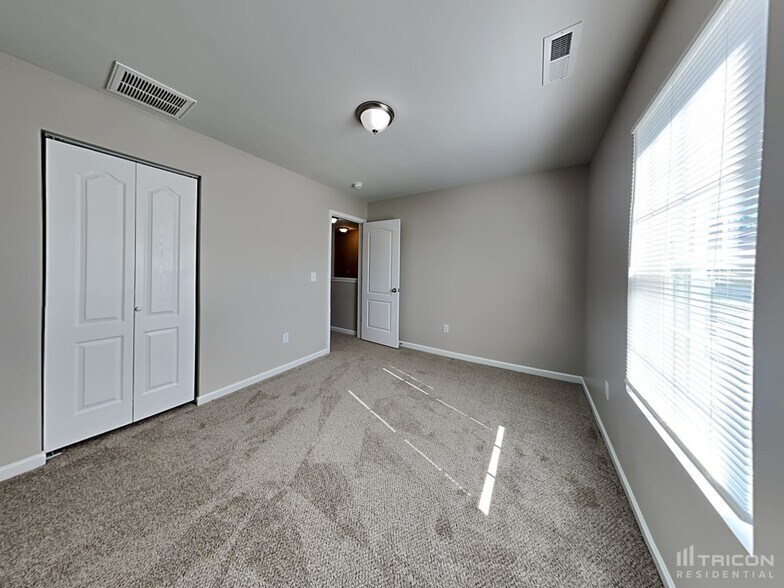 Building Photo - 95 Fleetwood Ct