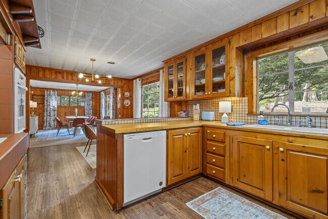 Building Photo - 264 Euharlee Rd SW