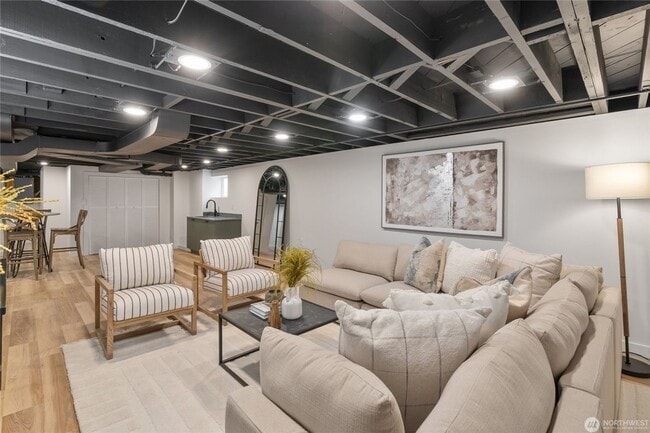 Building Photo - 4Bd/3Ba Seattle House