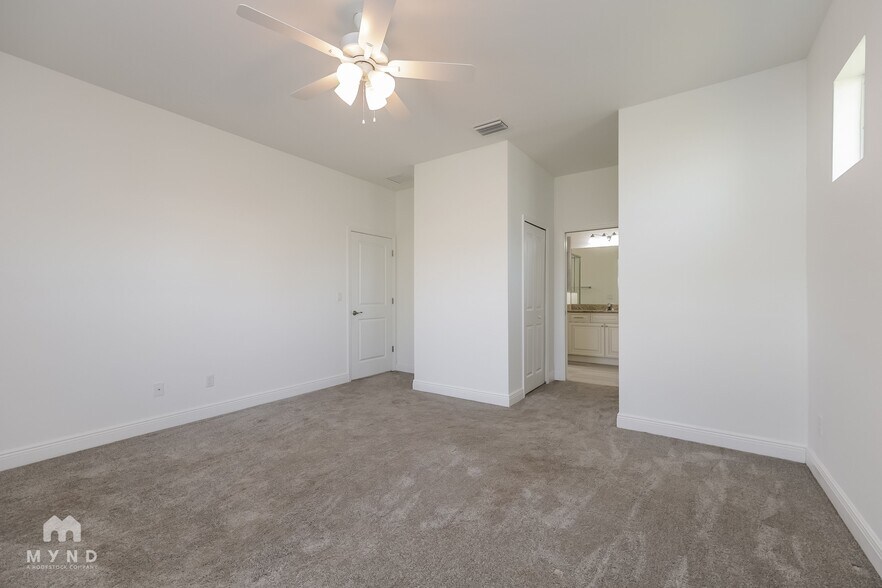Building Photo - 2329 NW 36th Ave
