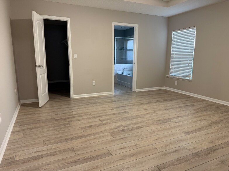 Building Photo - 94003 Woodbrier Cir