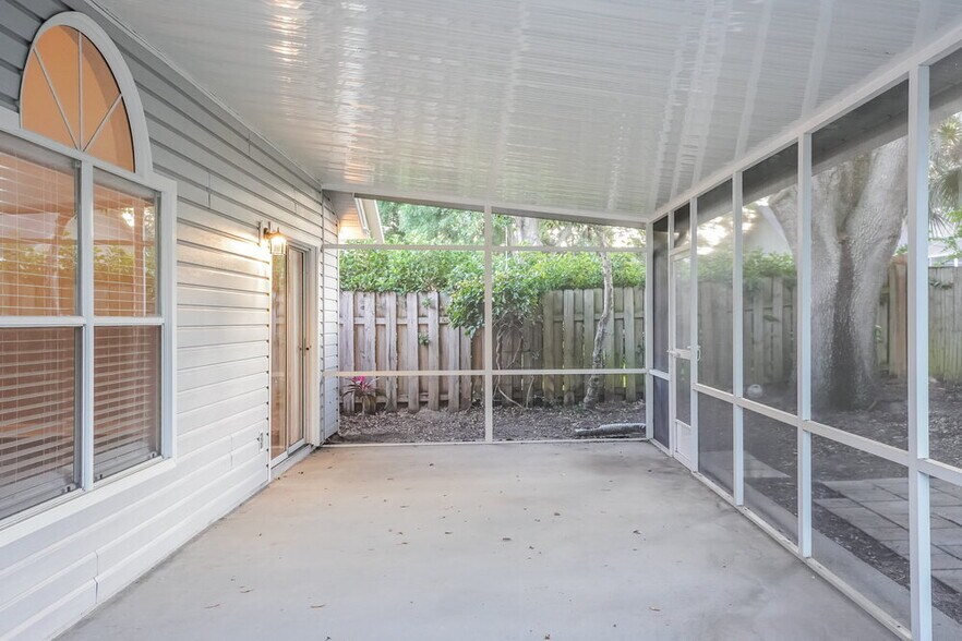 Building Photo - 658 Brightview Dr