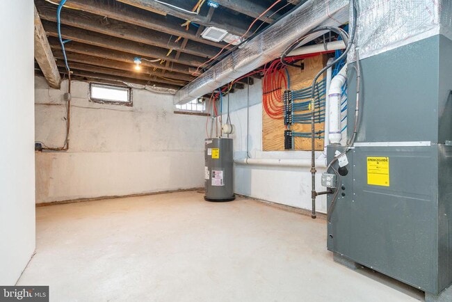 Building Photo - 32 E Elm St