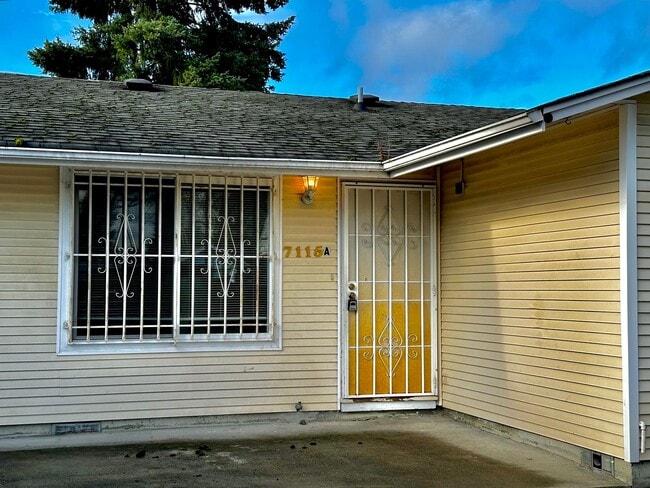 Building Photo - 7115 44th Ave S