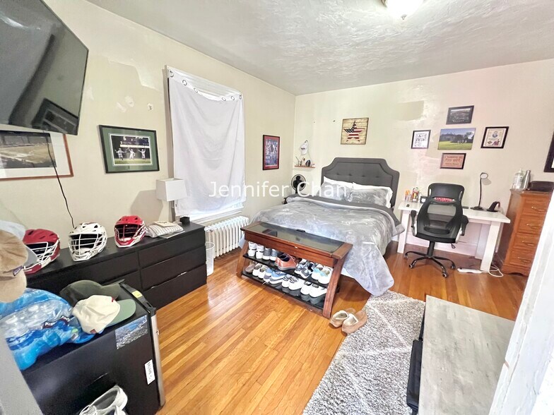 Building Photo - 18 Ashford St