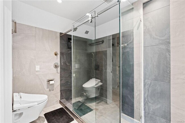 Building Photo - Stunning Huntington Harbour Townhome