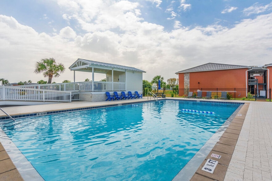Building Photo - 4000 Gulf Terrace Dr