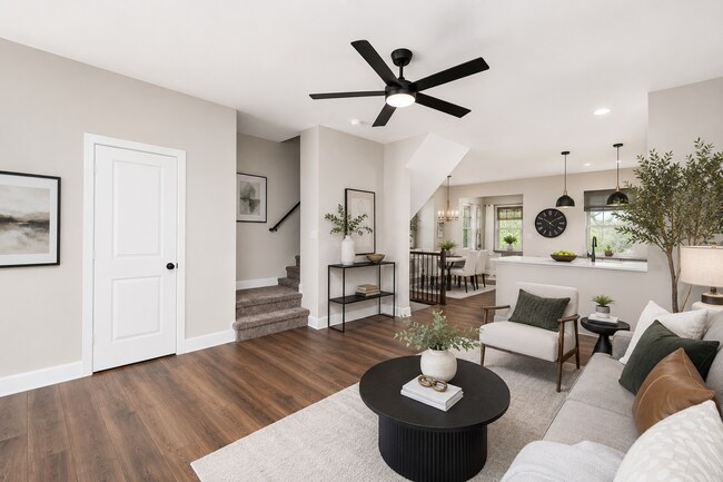 Building Photo - 3 Bedroom Townhome with Garage!