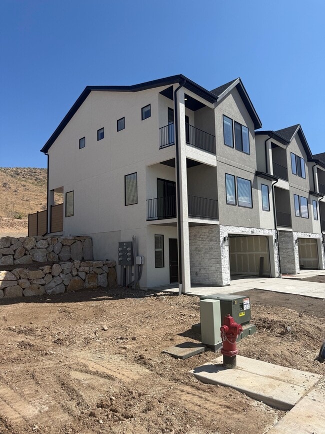 Building Photo - 513 E Levengrove Dr