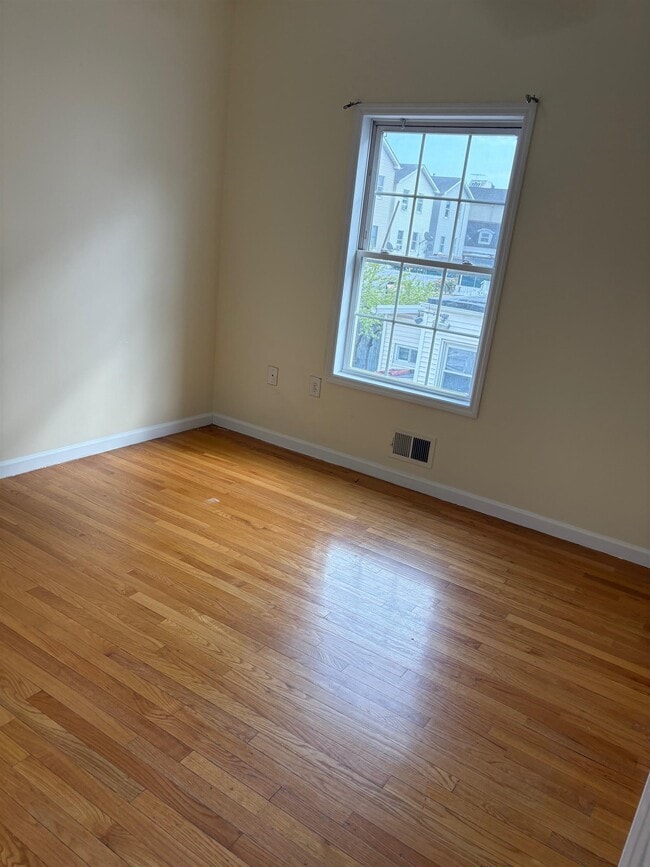 Building Photo - 30 Whitman Ave