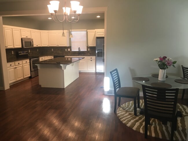 Building Photo - 7716 San Savino Way