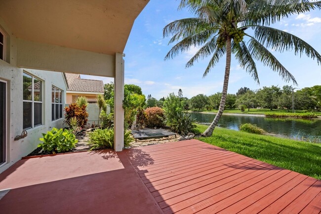 Building Photo - 9520 Lago Dr