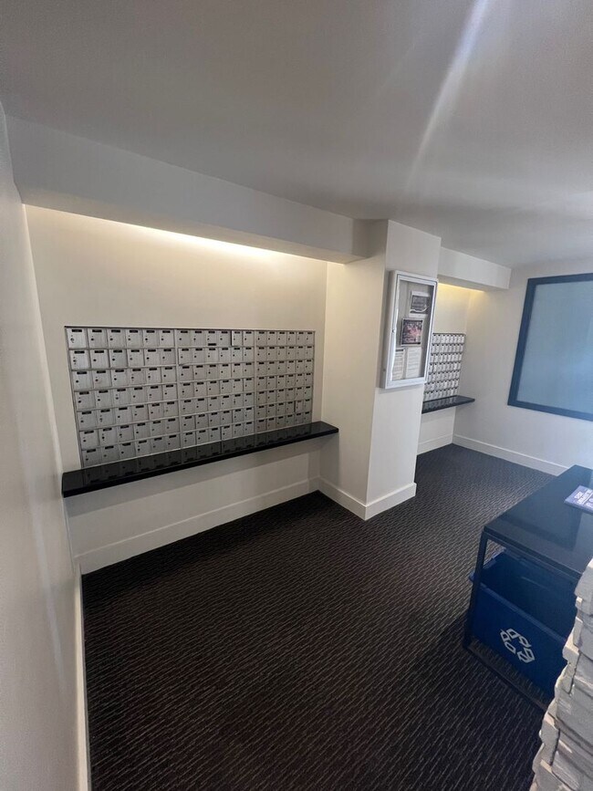 Building Photo - Fantastic Studio in The Metropolitan Condos