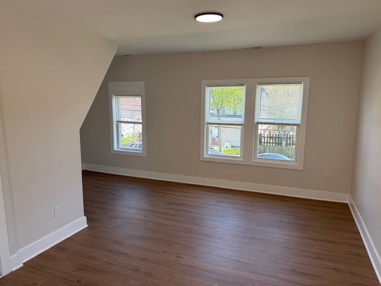 living room with nook - 202 Vermont St