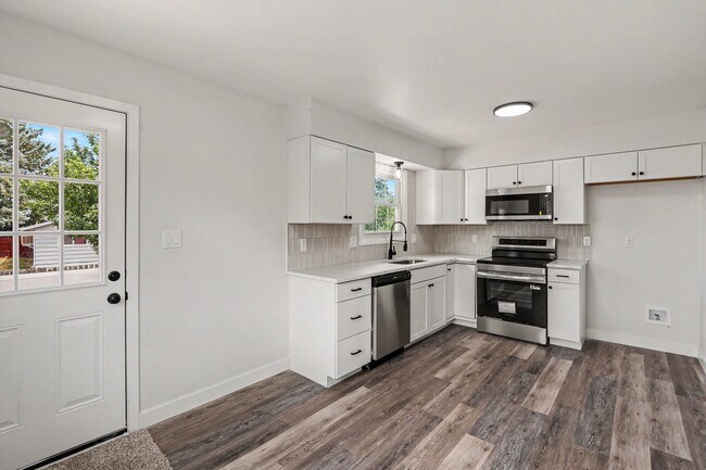 Building Photo - 8204 Hallett Ct