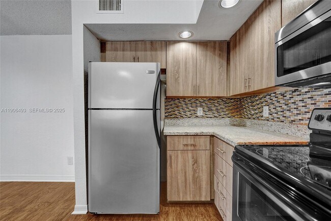 Building Photo - 417 Vista Isles Dr