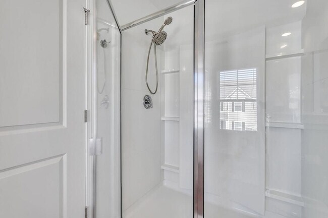 Building Photo - 321 Dogwood Cir