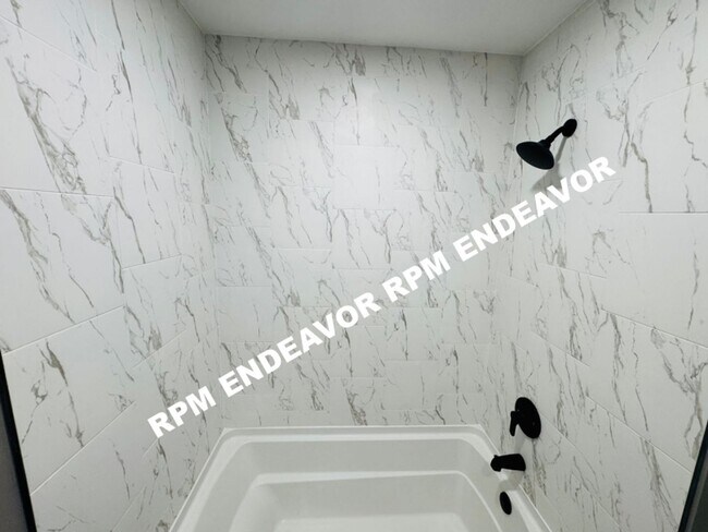 Building Photo - 3230 Pulaski St