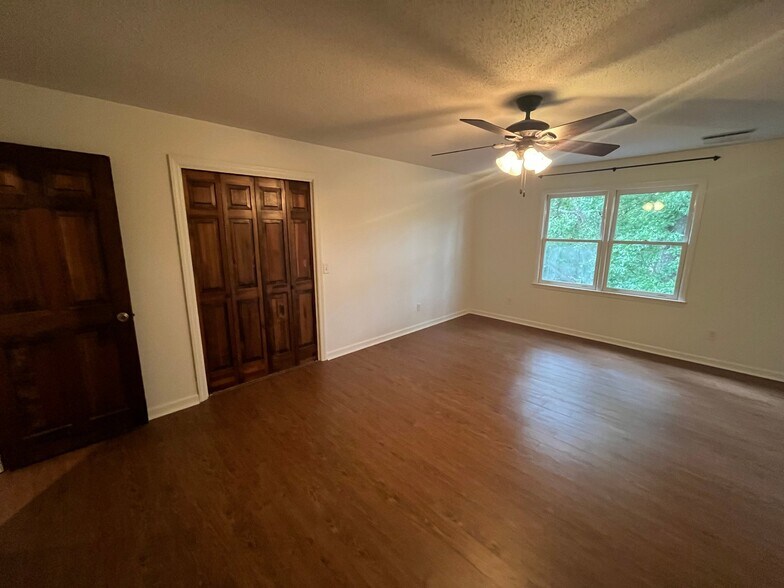 Building Photo - 509 Castlewood Trail