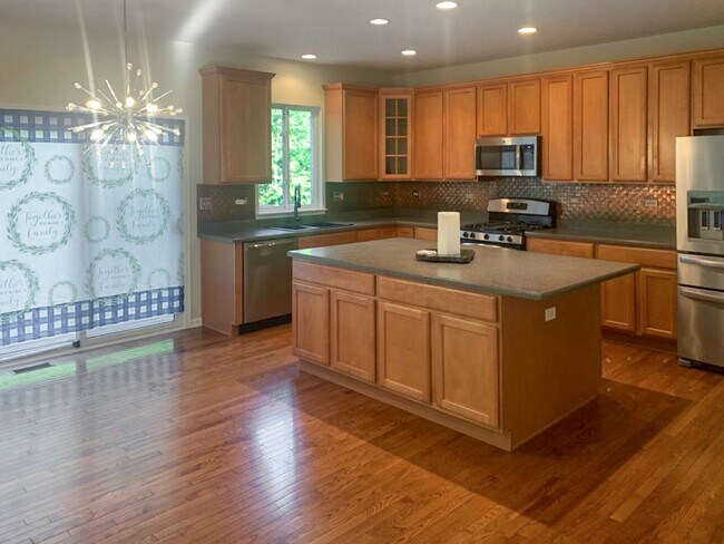 Building Photo - 942 Blue Ridge Dr