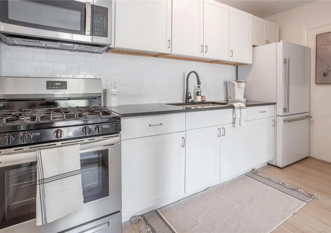 Building Photo - Cutest 2 Bed/ 1 Bath Near UF-Furnished!