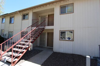 Building Photo - Ground-Level 2 Bedroom Condo in Pineview Village | Covered Parking + Storage