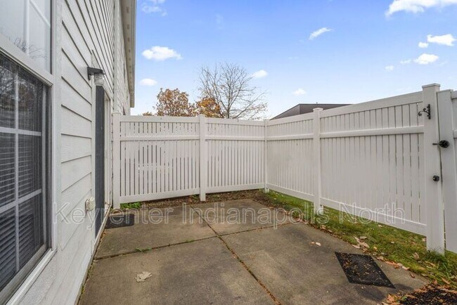 Building Photo - 16355 Meadowlands Ln
