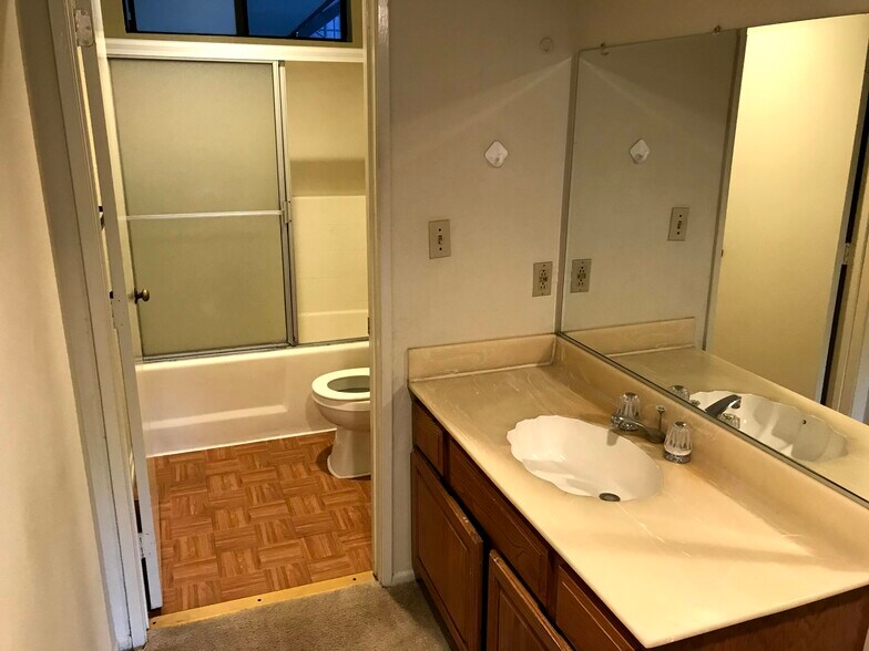 Master Bath - 1830 N Verdugo Rd