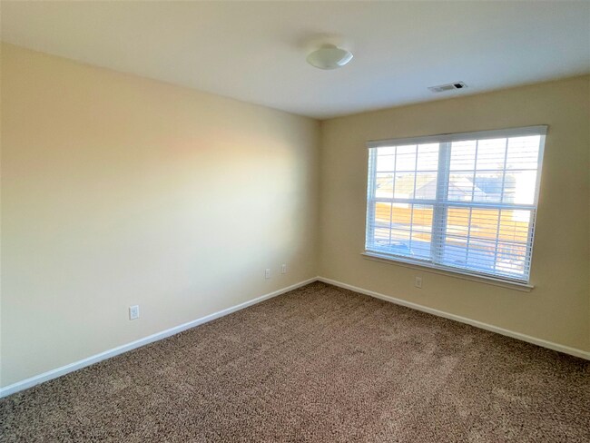 Building Photo - 81 Roseberry Cir