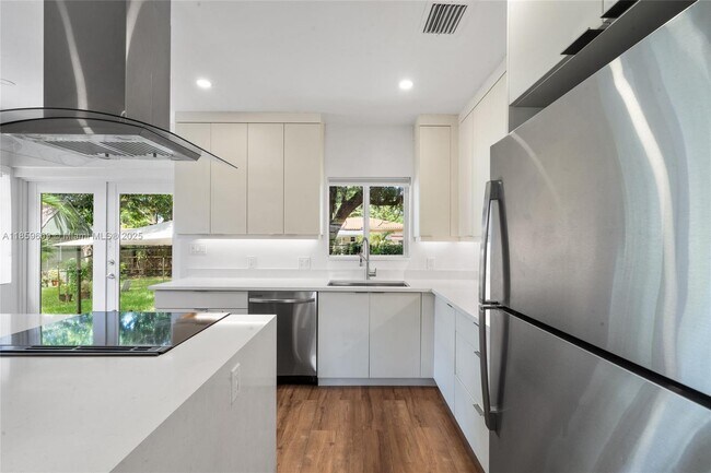 Building Photo - 301 SW 51st Ave