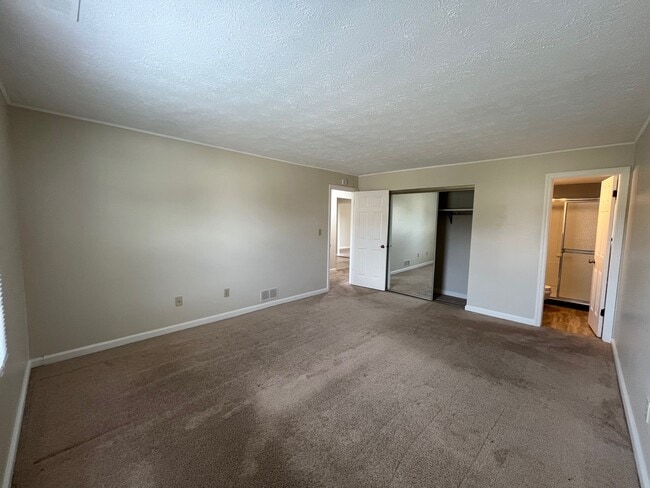 Building Photo - 7271 Beacon Hill Dr