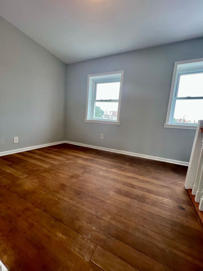 Building Photo - Stunning 4-Bedroom Townhome in the Heart o...