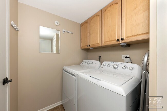Building Photo - 511 Aurora Ave