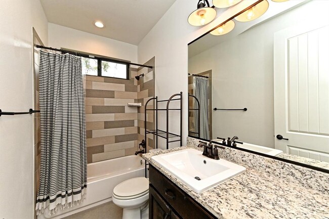Building Photo - 224 Charli Cir