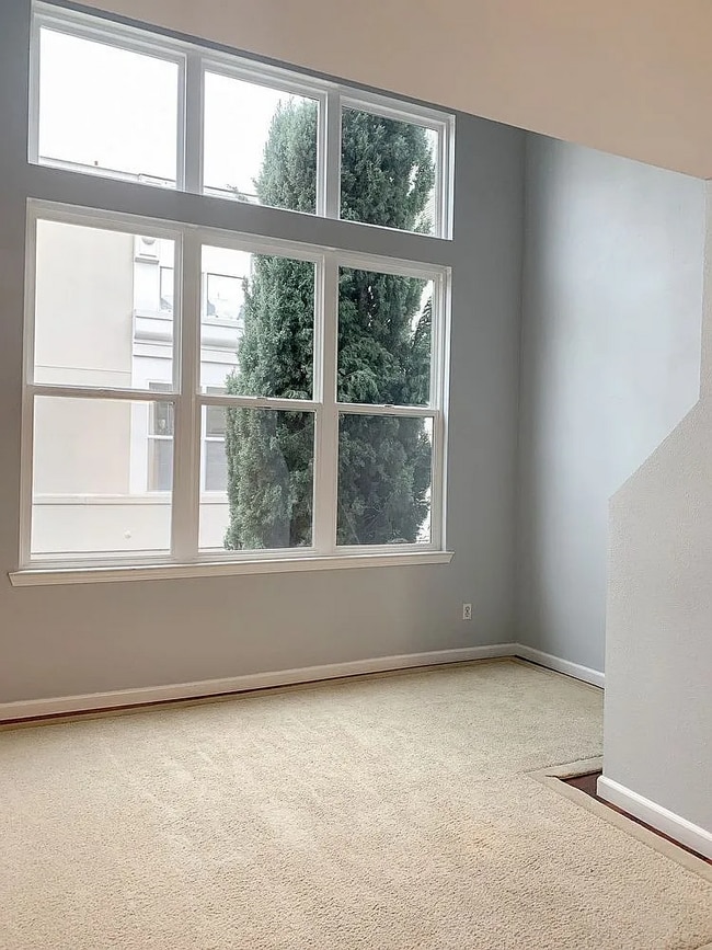 Building Photo - Modern loft-style condominium!