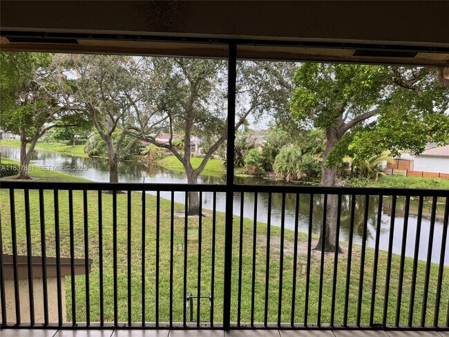 Building Photo - 3817 Cocoplum Cir