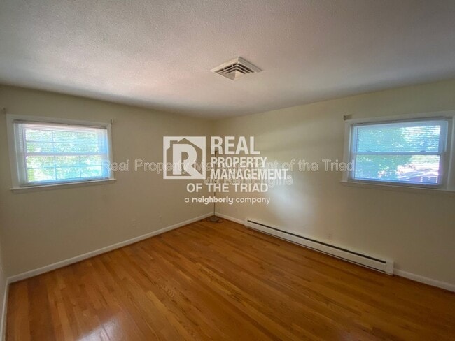 Building Photo - 926 Hilltop Blvd
