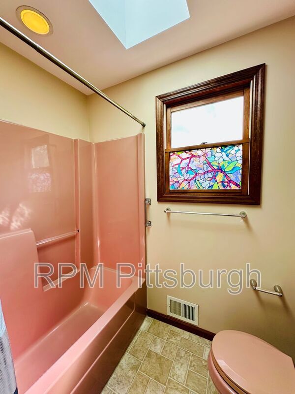 Building Photo - 117 Pauline Dr