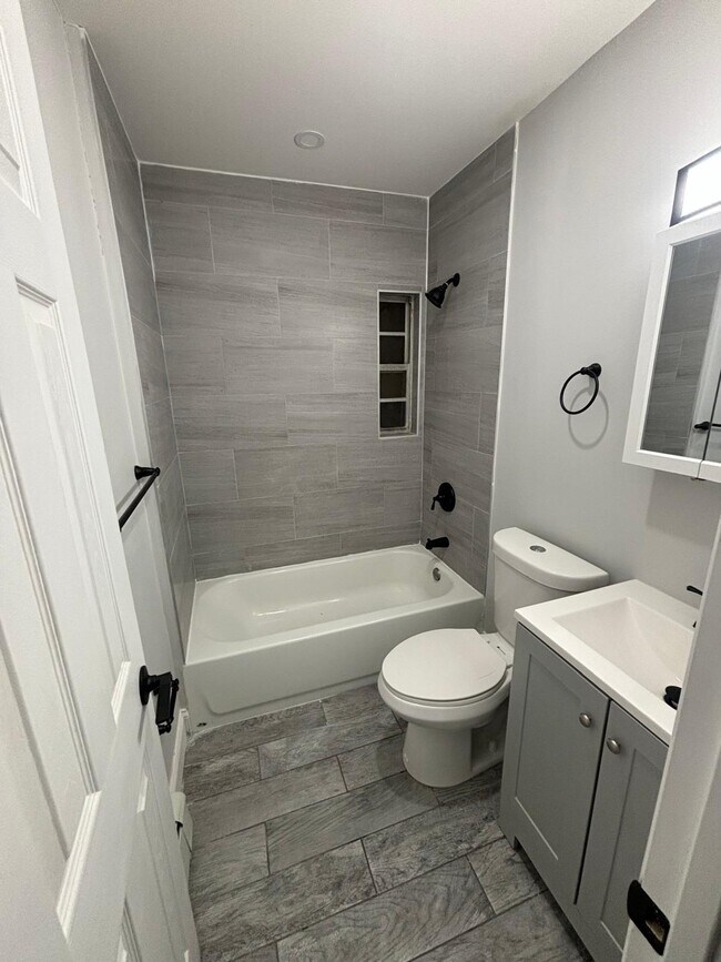 Building Photo - Jade Apartments