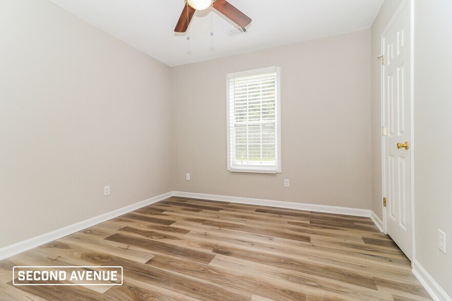 Building Photo - 905 Woodwind Dr