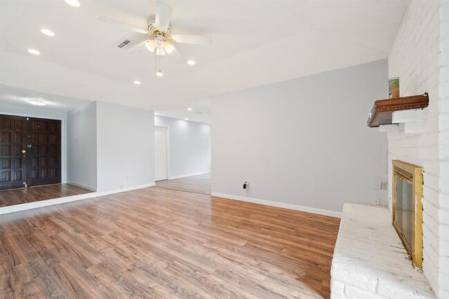 Building Photo - 13910 New Village Ln