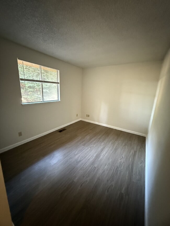 Building Photo - "Charming 3-Bedroom Home with Cozy Firepla...