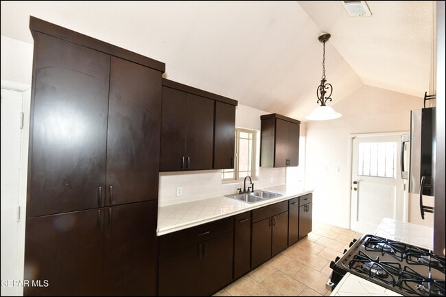 Building Photo - 908 Bolivia St