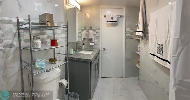 Building Photo - 7118 Bonita Dr