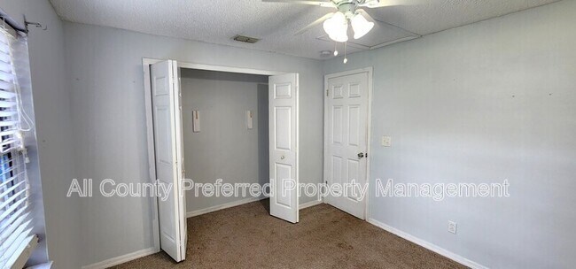Building Photo - 5901 Aires Ave