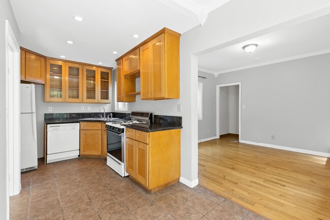 Building Photo - 1583 S Ridgeley Dr