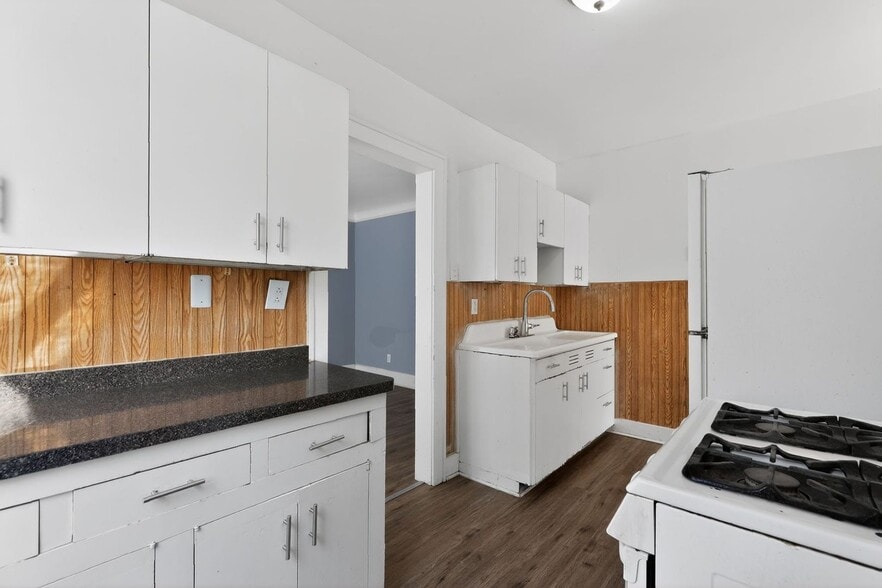 Building Photo - 18626 Dale St