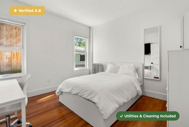 Building Photo - RoostUp Furnished Private Bedroom in Jamai...