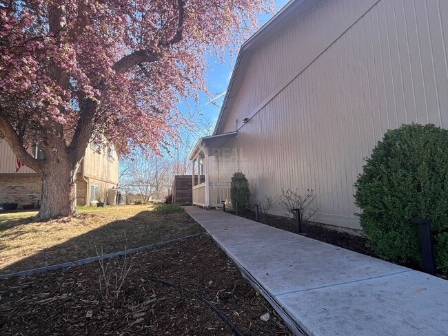 Building Photo - 1400 38th Ave