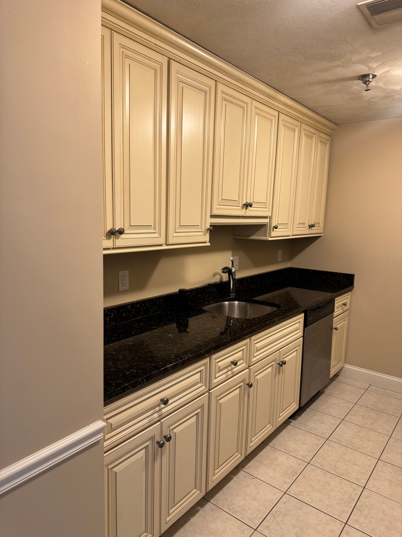 Building Photo - 1 Church St